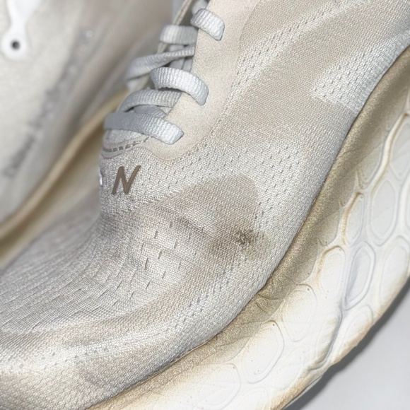 NEW BALANCE WOMEN'S FRESH FOAM MORE V4 White/ Gold Metallic 11 - Picture 7 of 8